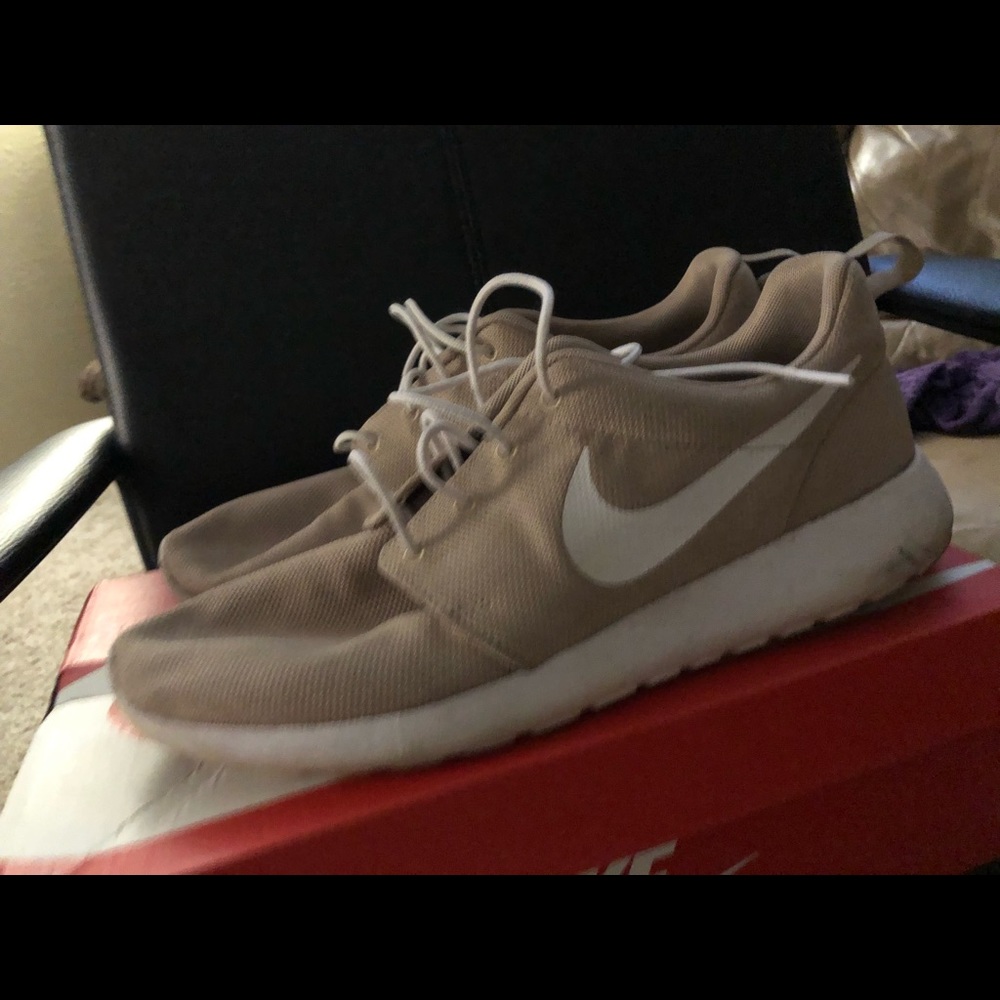 Nike roche one